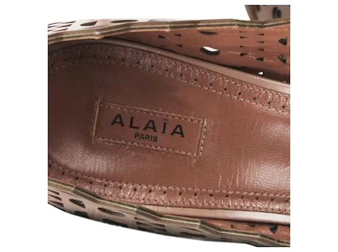 Alaïa Tacones de cuero negro con corte láser Alaia. Plata 