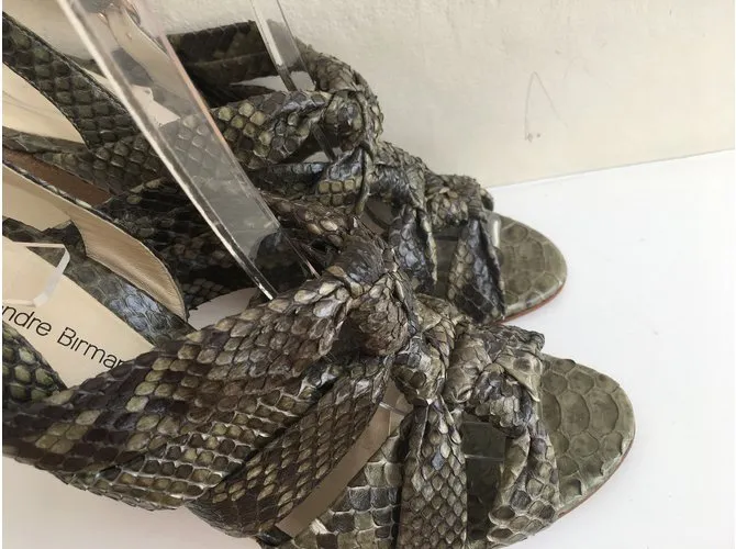 Alexandre Birman Tacones de piel de serpiente Caqui Impresión de pitón Gris pardo 