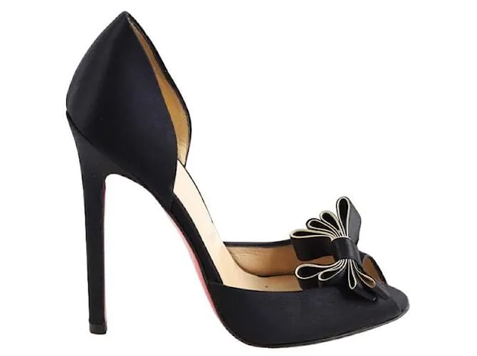 Christian Louboutin Tacones de cuero Negro 