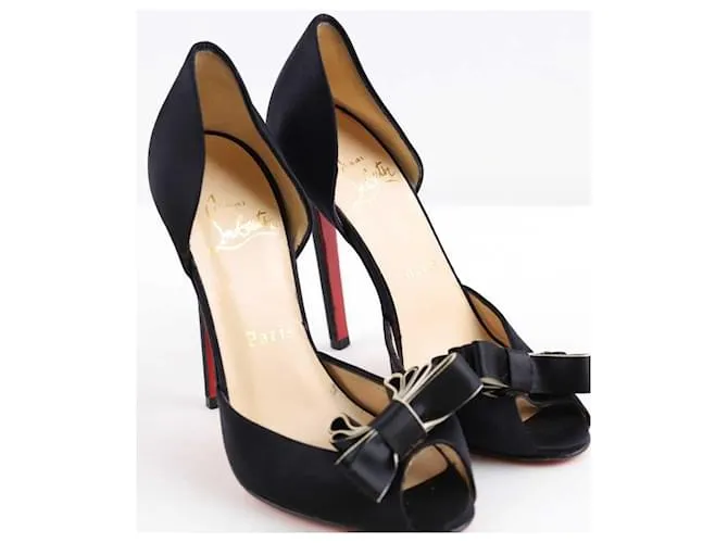 Christian Louboutin Tacones de cuero Negro 