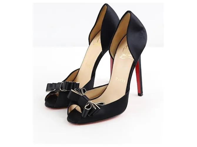 Christian Louboutin Tacones de cuero Negro 