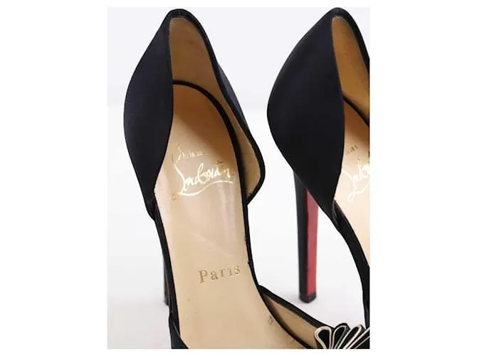 Christian Louboutin Tacones de cuero Negro 