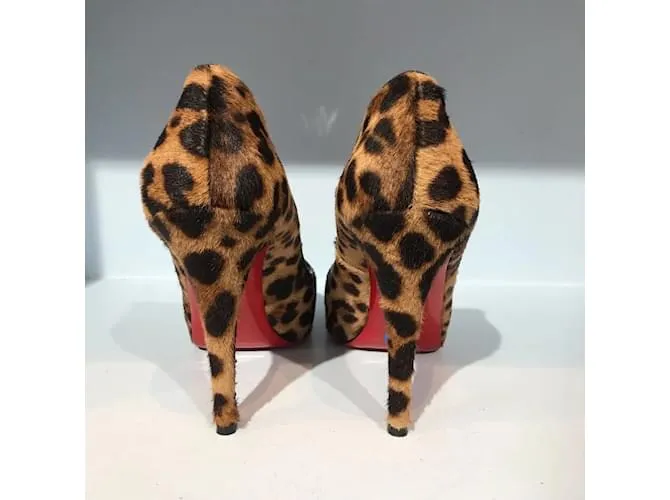 CHRISTIAN LOUBOUTIN Tacones T.UE 37.5 Piel de becerro estilo potro Castaño 