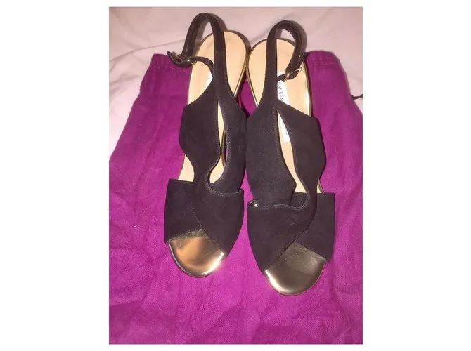 Diane Von Furstenberg DvF Vick negro y tacones dorados 