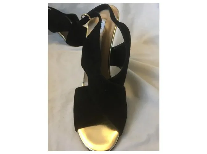 Diane Von Furstenberg DvF Vick negro y tacones dorados 