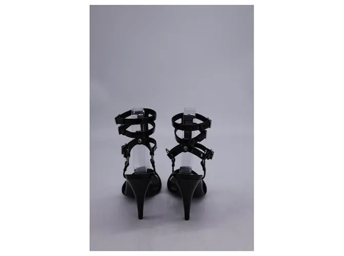 Tacones con correa de tobillo Saint Laurent en cuero negro brillante 